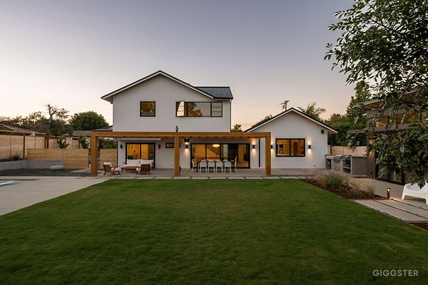 stunning-modern-farmhouse-in-encinitas-02