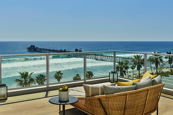 SANDO-Grand-Estate-Balcony-Pier-View