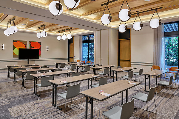 SANJO Meeting Spaces Shortboard classroom